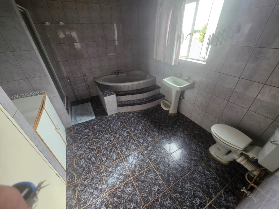 4 Bedroom Property for Sale in Roodepan Northern Cape